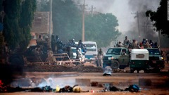 軍がデモ隊を弾圧　３５人死亡、数百人負傷　スーダン首都 