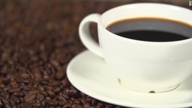 コーヒーを１日最大２５杯飲んでも動脈硬化が起こるリスクが高まることはないとの研究結果が発表された/CNN