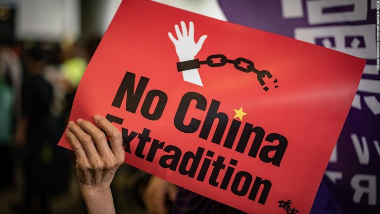 「逃亡犯条例」の改正に反対するプラカード/Anthony Kwan/Getty Images AsiaPac/Getty Images