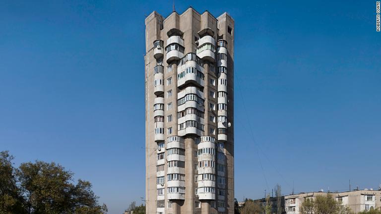 住居用ビル（１９８５年）＝キルギス・ビシュケク/Roberto Conte