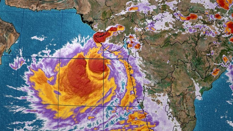 大型のサイクロン「バユ」について、インド北西部沿岸をかすめていくとの予測が浮上/CNN