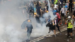  ゴム弾や催涙ガスでデモを鎮圧、７２人負傷　香港