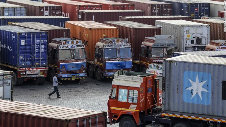 インドが、一部の米国製品に対して追加の輸入関税を課す方針を明らかにした/Dhiraj Singh/Bloomberg/Getty Images