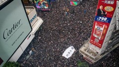 香港で再び大規模デモ、２００万人参加か　行政長官は謝罪