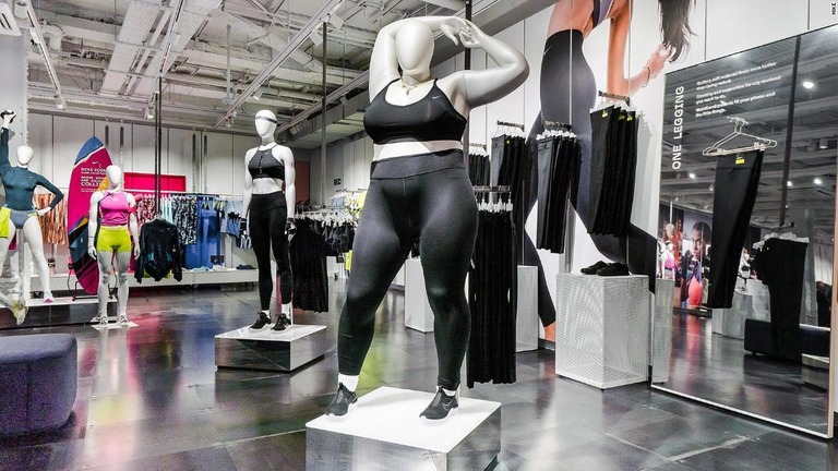 ナイキの店舗に登場した「プラスサイズ」のマネキンが議論を呼んでいる/Nike