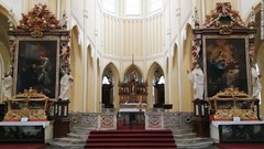 納骨堂と同じ敷地にあるセドレツ大聖堂はバロック・ゴシック様式の世界最古の例のひとつだ