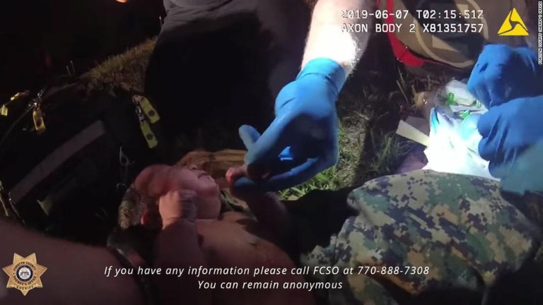 林の中に放置された新生児の救出映像を米警察が公開した/Forsyth County Sheriff's Office