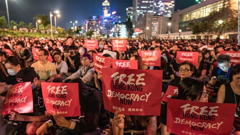 「逃亡犯条例」改正問題についてＧ２０で議題にするよう求めるデモが行われた/Anthony Kwan/Getty Images
