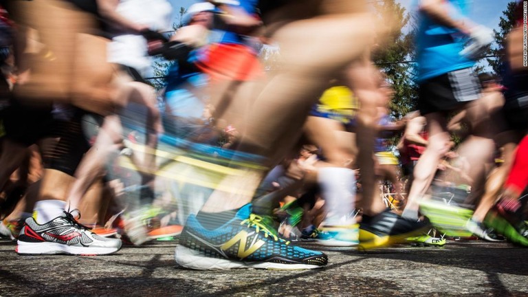 マラソン選手から見つかった腸内細菌をマウスに投与したところ、パフォーマンスの向上が見られた/Andrew Burton/Getty Images/FILE