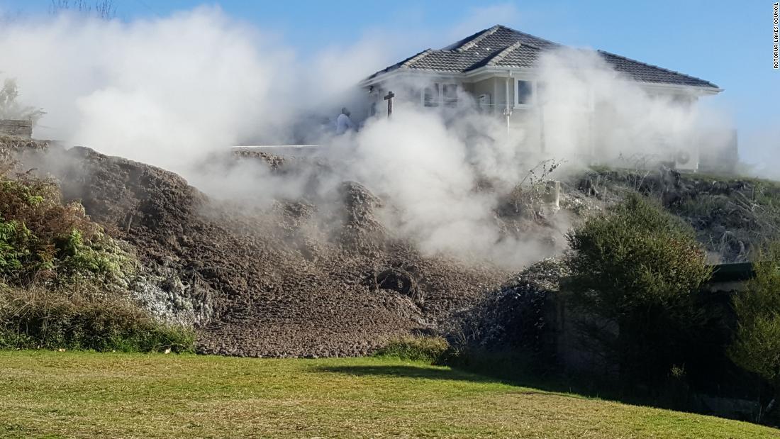 あたり一面に蒸気が立ちこめた/Rotorua Lakes Council