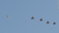 米軍、カタールへＦ２２機を初の配備　イランに対応