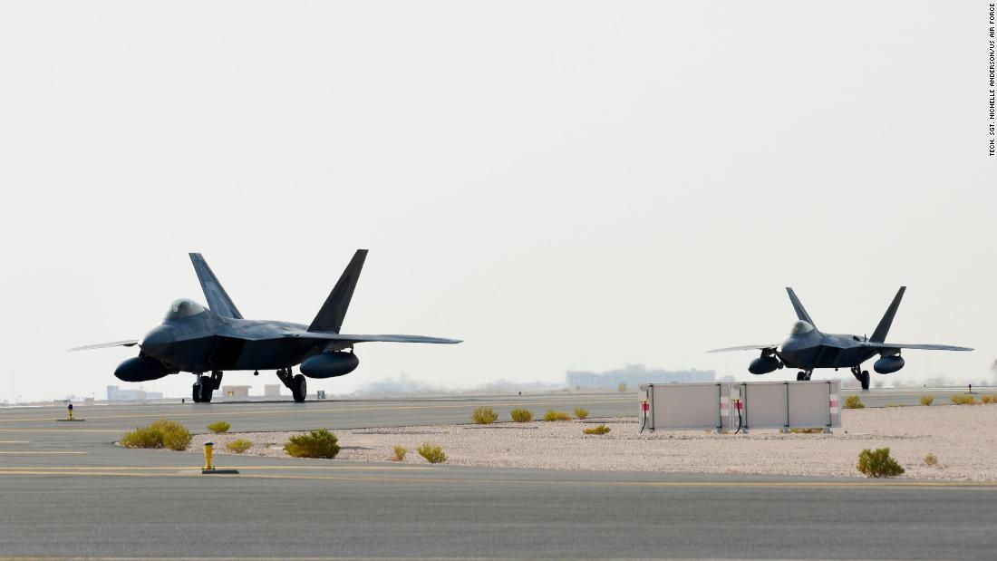 アル・ウデイド空軍基地に到着したＦ２２/Tech. Sgt. Nichelle Anderson/US Air Force