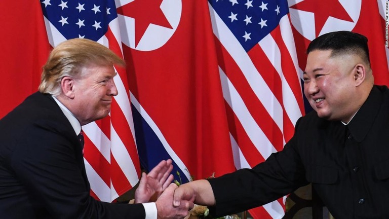 米朝両首脳が再び握手をする光景が見られるのか/SAUL LOEB/AFP/AFP/Getty Images