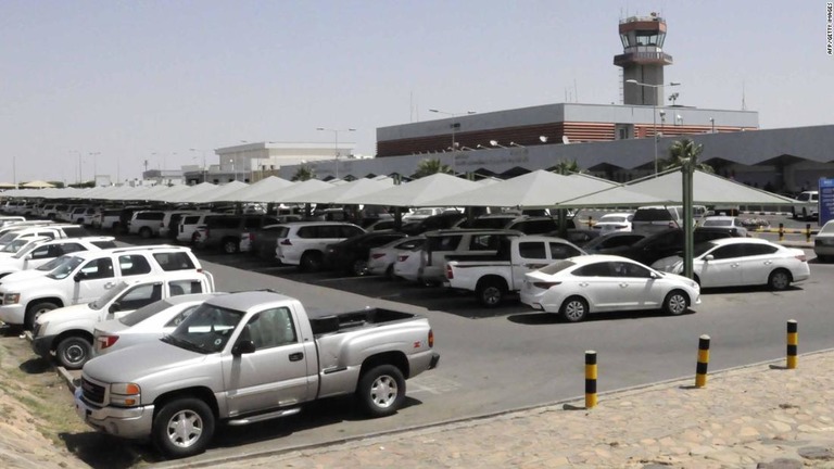 サウジ南西部にあるアブハ空港へのドローン攻撃で９人が負傷した/AFP/Getty Images
