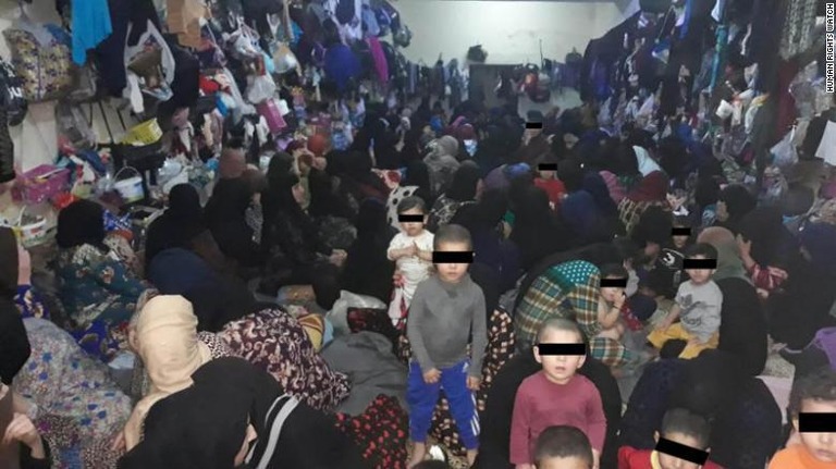 女性とその子どもたちが収容されている部屋の様子/Human Rights Watch