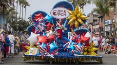 カリフォルニア州ハンティントンビーチでのパレード