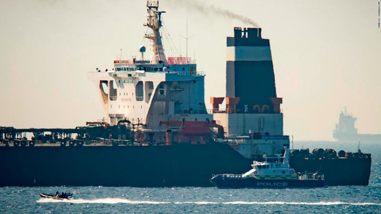 拿捕され英領ジブラルタル沖にあるタンカー「グレース１」/Marcos Moreno/AP
