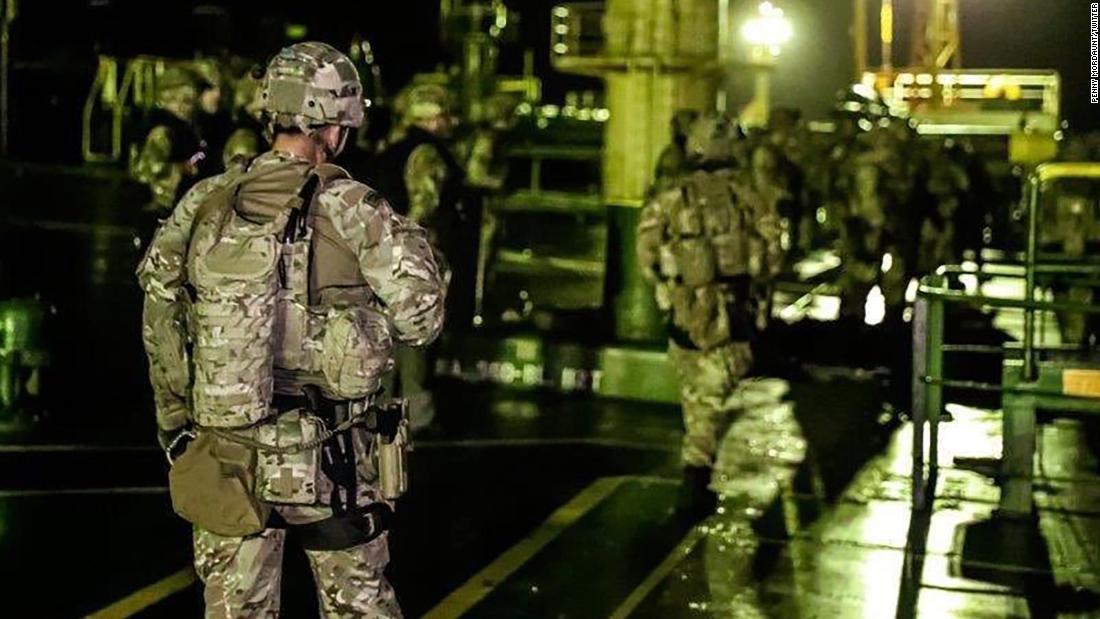 英海兵隊とジブラルタル当局の急襲を受けたタンカー「グレース1」/Penny Mordaunt/Twitter