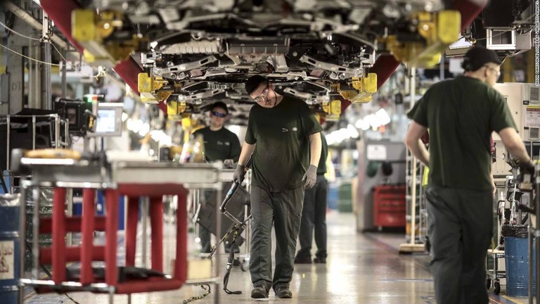ジャガー・ランドローバー（ＪＬＲ）が英国で電気自動車の生産を計画している/Simon Dawson/Bloomberg via Getty Images