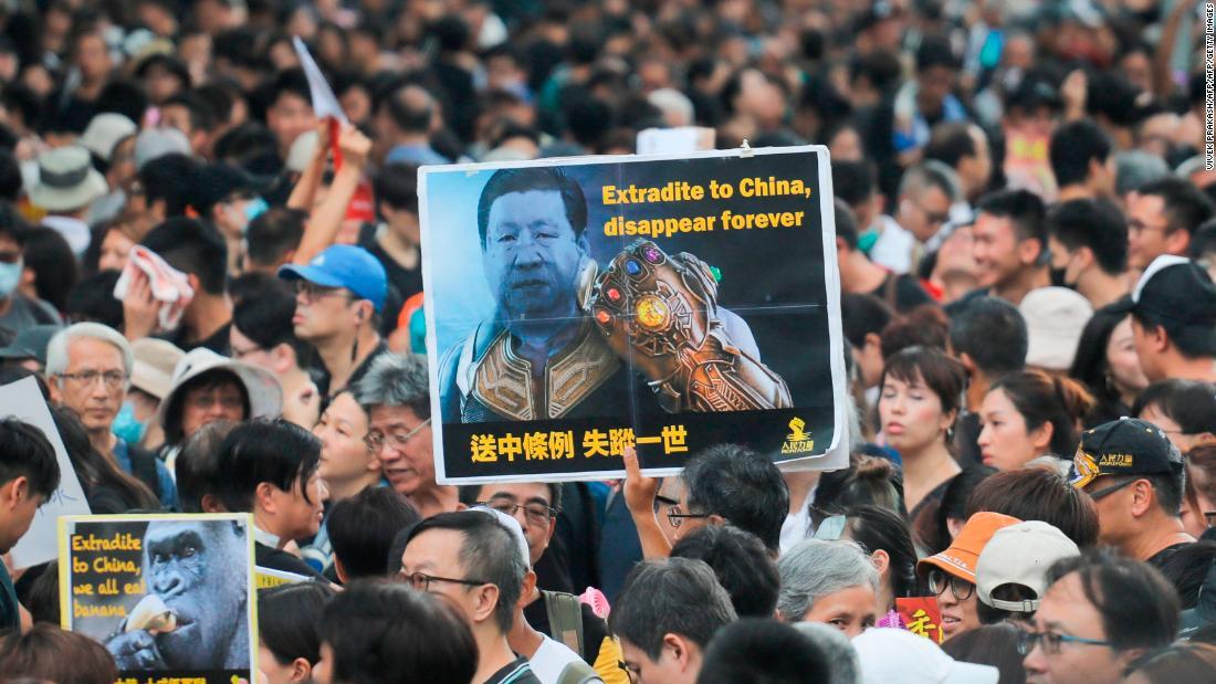 デモ隊は西九龍駅の近くに集まった/VIVEK PRAKASH/AFP/AFP/Getty Images