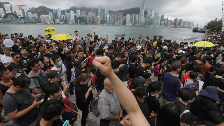 香港の九龍地区で逃亡犯条例に抗議するデモが行われた/VIVEK PRAKASH/AFP/AFP/Getty Images