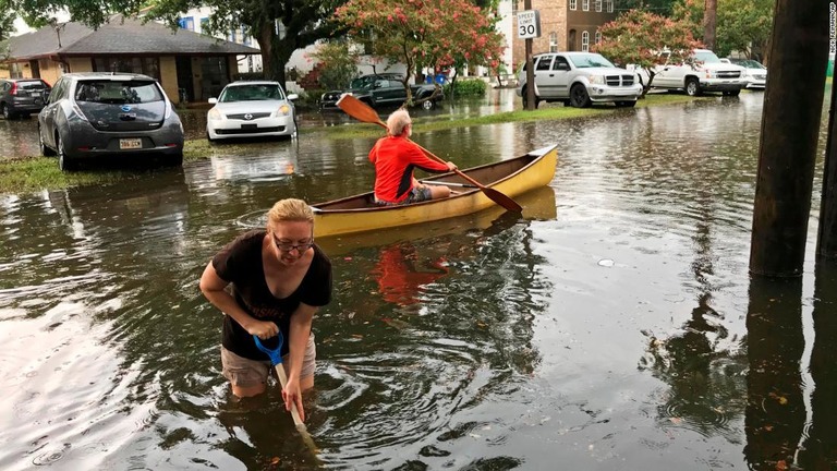 記録的な氾濫に見舞われた米南部ルイジアナ州に熱帯暴風雨「バリー」が迫る/Nick Reimann/AP
