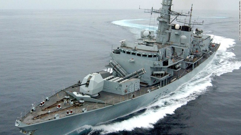 英海軍のフリゲート艦「モントローズ」。１０日に英タンカーに対するイラン軍艦艇による妨害行為に対応した後点検作業に入った。英海軍は駆逐艦「ダンカン」の追加派遣を決定/Mick Storey/Royal Navy/Handout via Reuters