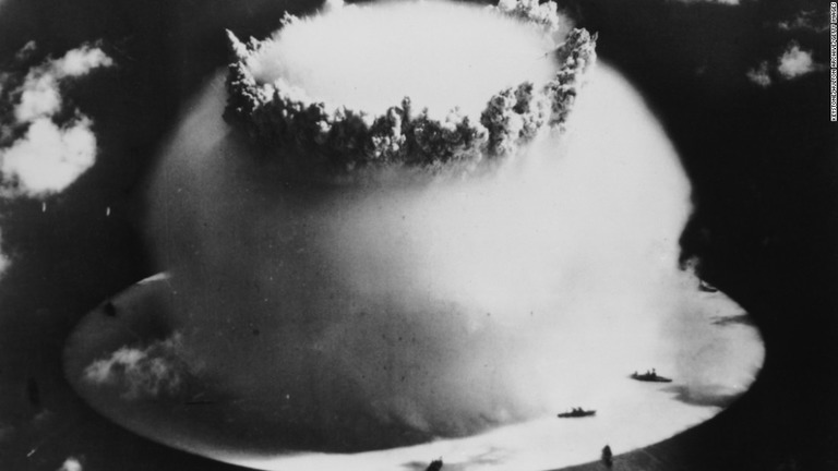６０年前の核実験で生じた放射性物質が、現在も高い濃度で残存しているという/Keystone/Hulton Archive/Getty Images
