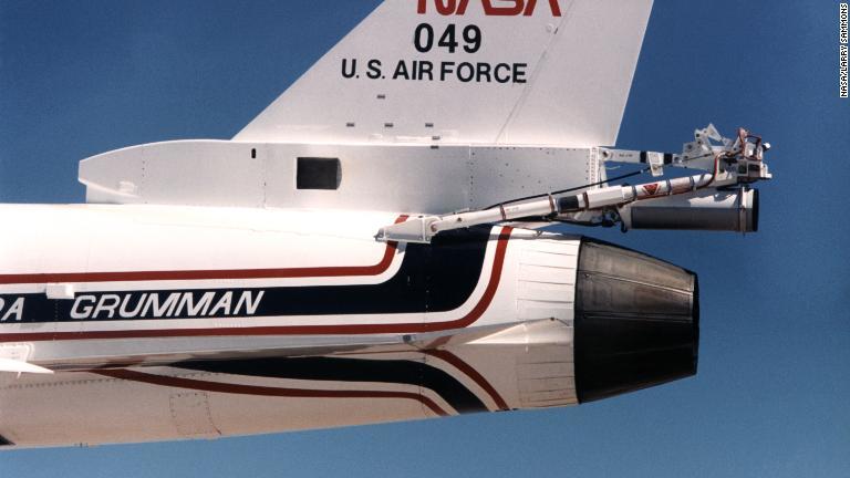 ２機のＸ２９のうち１機には安全用のパラシュートシステムが搭載されていた/NASA/Larry Sammons