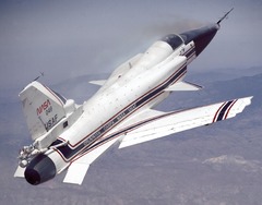 １９９１年の研究飛行でのＸ２９の様子。機首部分の煙発生器は機体の上を流れる空気の動きの観察に役立てられた