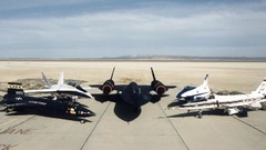 米航空宇宙局（ＮＡＳＡ）の実験機を集めた写真。左からＸ１５、Ｆ１８Ｂ、ＳＲ７１Ａ、Ｘ３１、Ｘ２９の模型