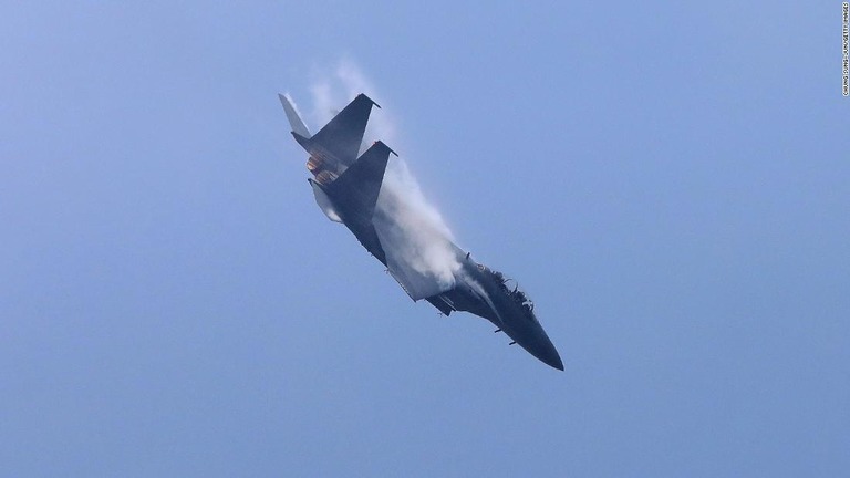 航空ショーに登場した韓国軍の戦闘機Ｆ１５Ｋ＝２０１７年撮影/Chung Sung-Jun/Getty Images