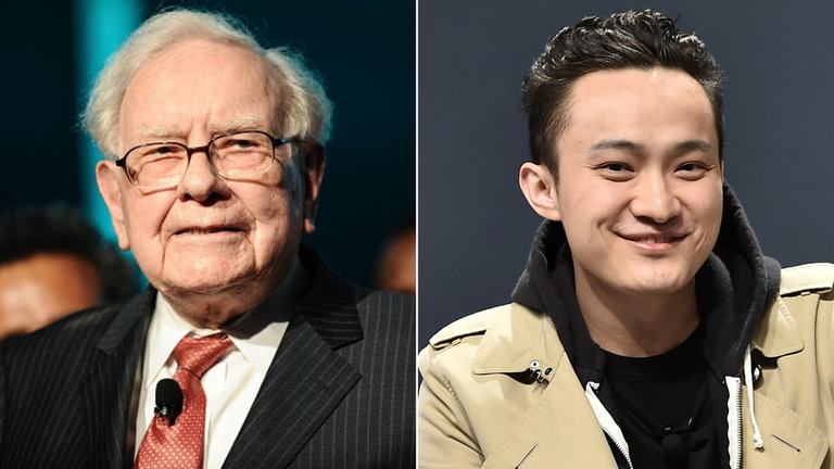 ウォーレン・バフェット氏（左）とジャスティン・サン氏による昼食会は延期となった/Getty Images