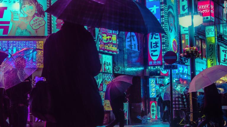 家電やマンガで有名な秋葉原や新宿の歓楽街など、東京の見慣れた風景もウォン氏の写真で見ると違った風景に見える/Liam Wong