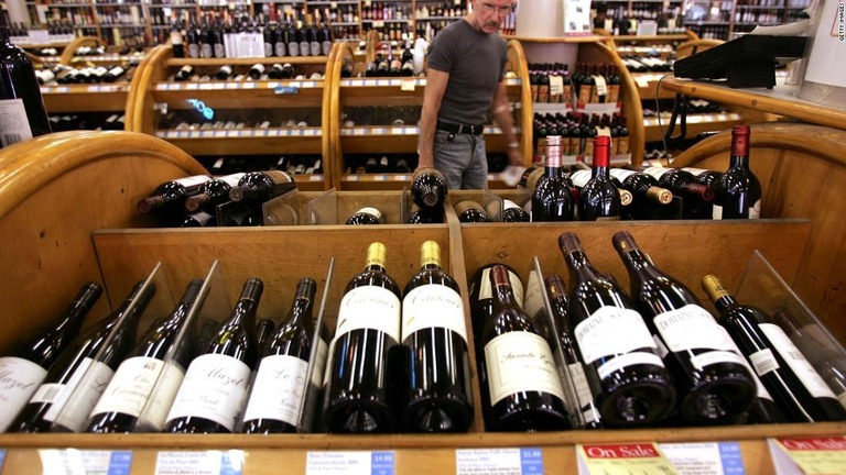 トランプ米大統領が、フランス産のワインに対する関税を示唆した/Getty Images