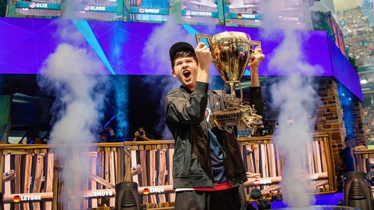 人気ゲームの世界大会で米国の１６歳が優勝。３００万ドルの賞金を手にした/Epic Games