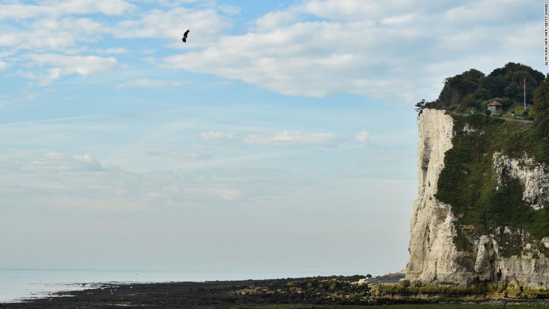 ザパタ氏は仏北部を出発し、英ドーバー近くに着陸した/GLYN KIRK/AFP/AFP/Getty Images