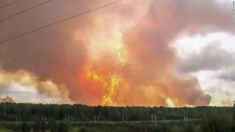 ロシア・アチンスク近郊で弾薬庫が爆発した/OSA TV/AFP/Getty Images
