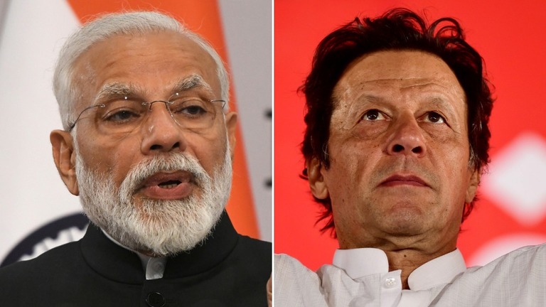 パキスタンのカーン首相（右）とインドのモディ首相/Getty Images