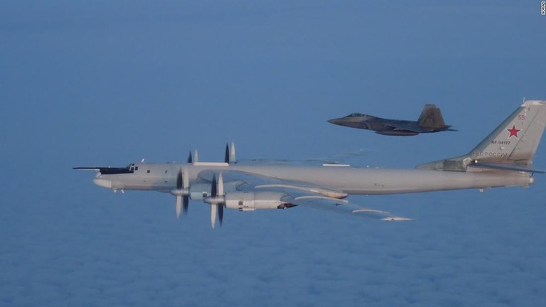 米国とカナダの戦闘機が、アラスカ沖上空を飛行するロシアの爆撃機の針路を遮った/NORAD