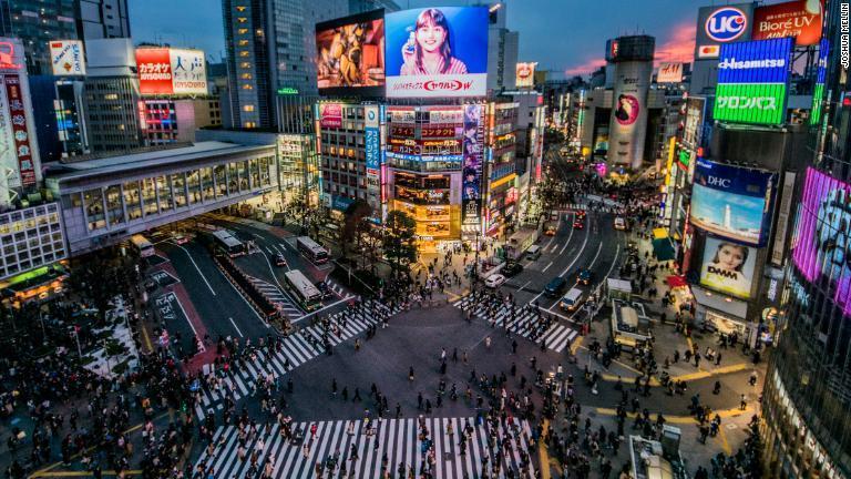 Cnn Co Jp 渋谷スクランブル交差点 世界で最もワイルドな交差点にようこそ