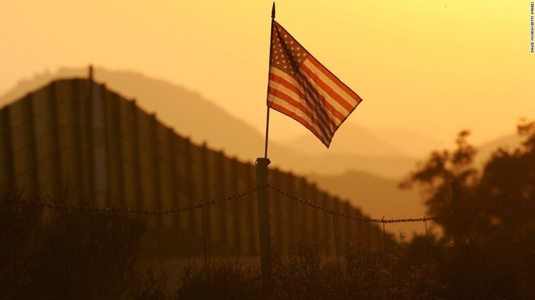 米国への合法移民の数を大幅に減らす可能性のある新たな規制が発表された/David  McNew/Getty Images