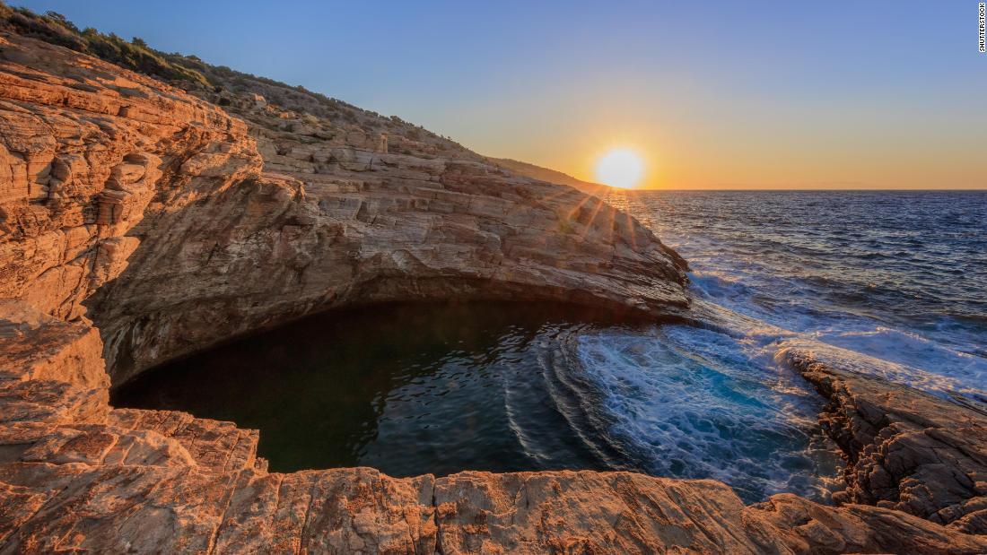 ギリシャ・タソス島のギオラ・ラグーン/Shutterstock