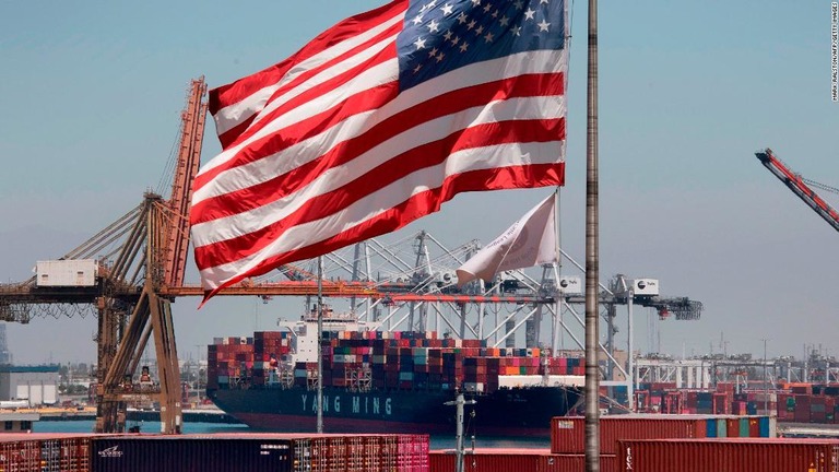 米国が対中関税の一部の発動を１２月に延期した/Mark Ralston/AFP/Getty Images