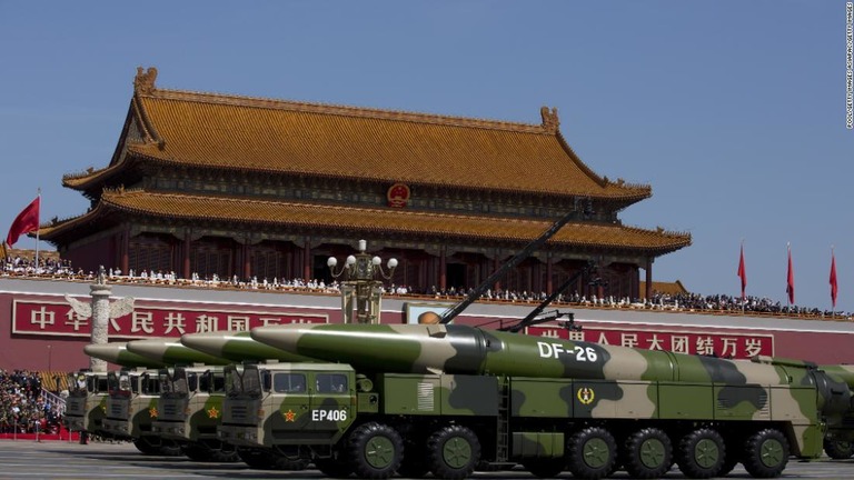 精密ミサイルなどを大量配備する中国軍。アジアでの優位性は米軍をしのぐという/Pool/Getty Images