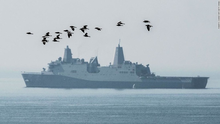 輸送揚陸艦「グリーンベイ」/Roberto Schmidt/AFP/Getty Images