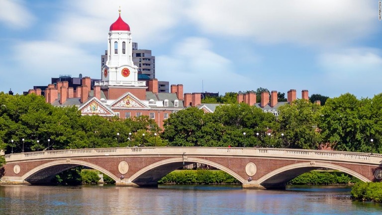 レバノンからのハーバード大学の留学生が入国を拒否され、入学できなくなっている/Shutterstock