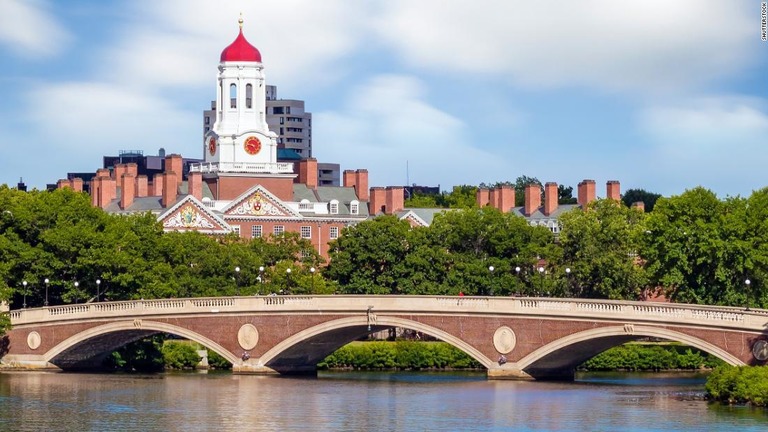 レバノンからのハーバード大学の留学生が入国を拒否され、入学できなくなっている/Shutterstock