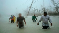 ハリケーン直撃のバハマ、壊滅的被害で死者２０人　さらに増える見通し