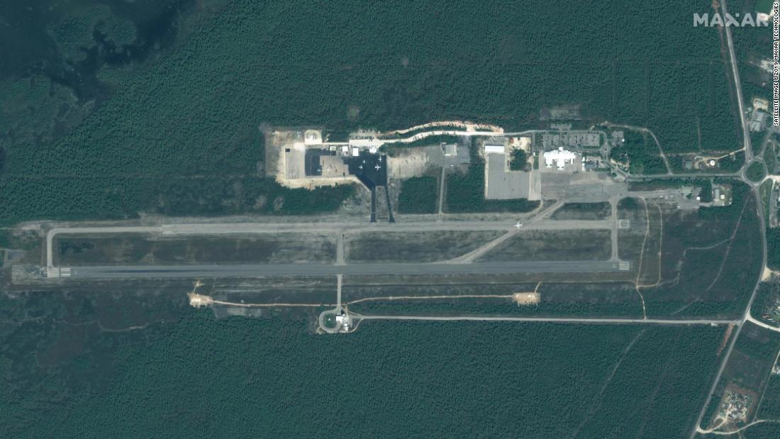 被災前のレオナルド・トンプソン国際空港＝２０１８年１０月２５日/Satellite image ©2019 Maxar Technologies